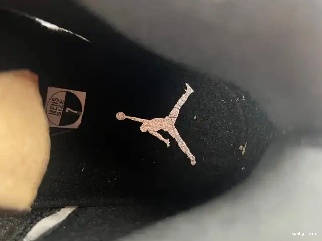 Rep Husky DD0587-110 'WHITE RETRO 5 BLACK' JORDAN AIR 0501